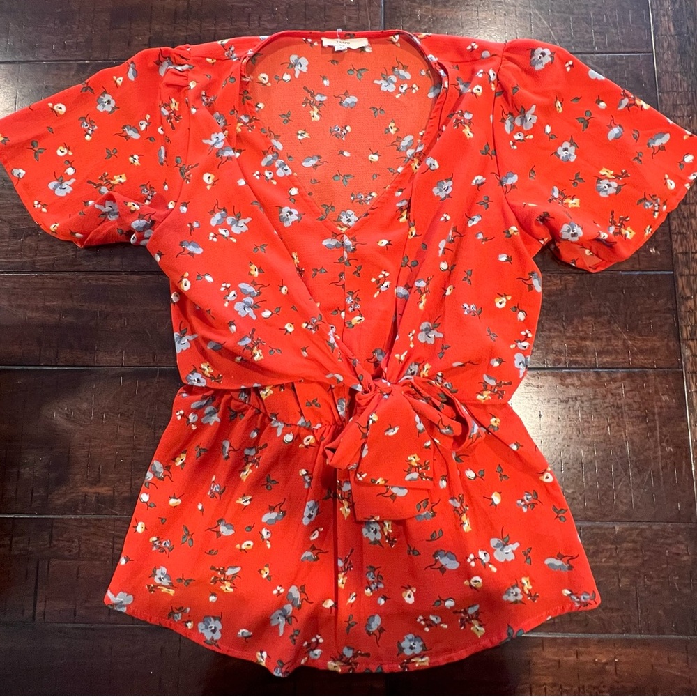 Entro Red Wrap Tie Front Short Sleeve Blouse